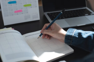 高校受験の勉強時間はどのくらい？1日の目安・偏差値別の必要時間・継続できるスケジュール
