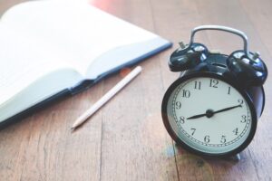高校受験の勉強時間はどのくらい？偏差値60・70別の目安とスケジュール例