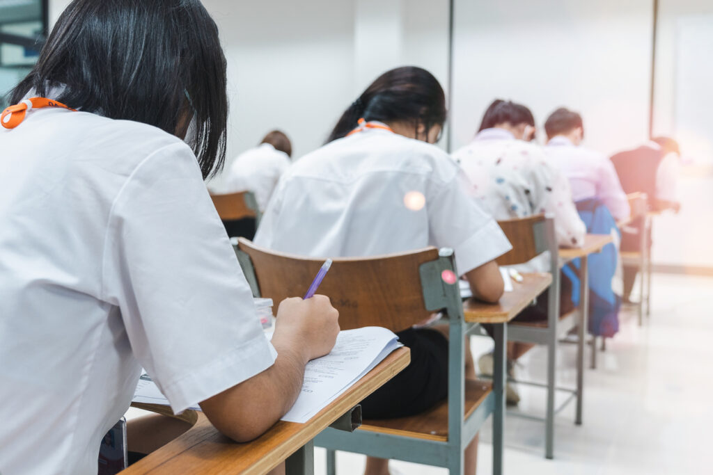大学受験の塾はいつから行くべきか？高1・高2・高3別の最適タイミングと費用の現実